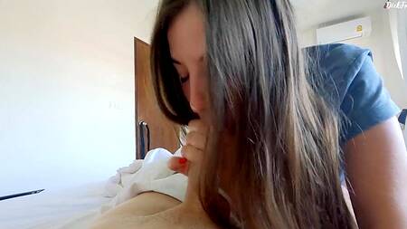 Русская красотка начинает день с минета, а не с кофе