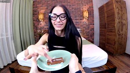 Вот так подарок - девушки ласкают киски, а парень смотрит