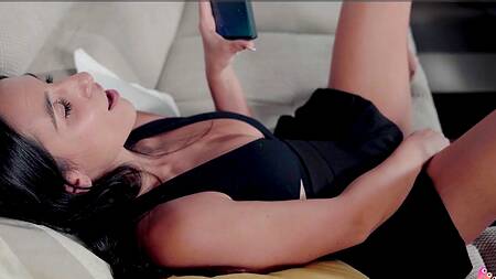 В киску вибратор, а в попку член - двойное удовольствие