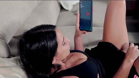 В киску вибратор, а в попку член - двойное удовольствие