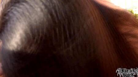 Туристки показывают сиськи на улице и отдаются в попки