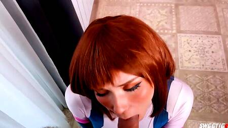 На милашке новый костюм и она хочет трахаться