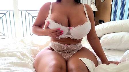 У падчерицы сочное тело и огромное желание ебаться