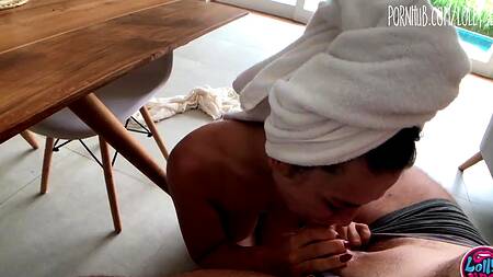 Увидел как мачеха принимает душ и трахнул её