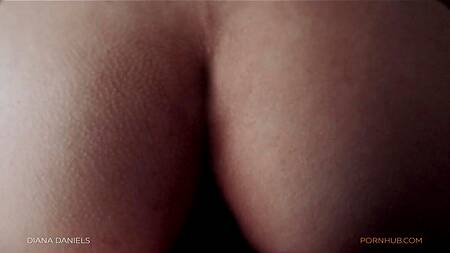 Красивая жена наслаждается сексом и получает сперму на жопу