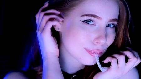 Кончает красавице в ротик и трахает её в киску