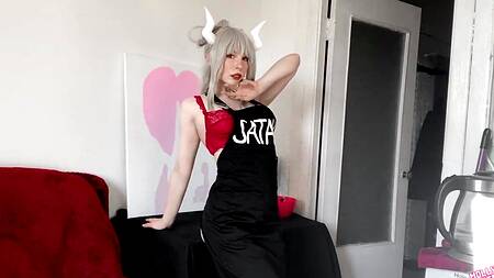 Косплеерша в образе демона хочет на член бойфренда