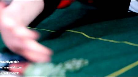 Девка хочет проиграть, чтобы заняться сексом