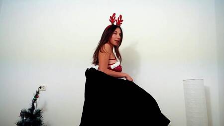 18-летней красотке хочется секса на новый год