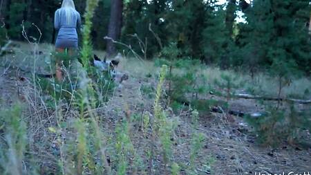 Отдохнули от городской суеты и занялись сексом в лесу