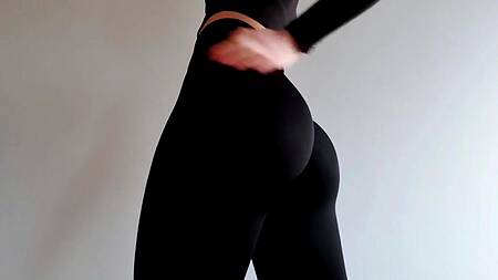 Помогите помочь выбрать лосины, не могу определиться