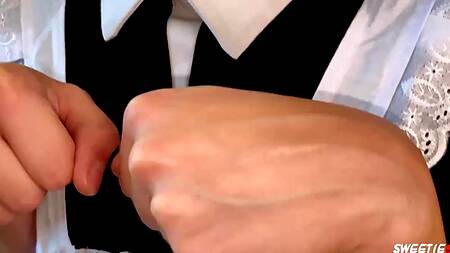 Рыженькая лисичками отсосала хуй и просит кончить на очки