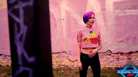 Нефорша катается на скейте и занимается жарким сексом