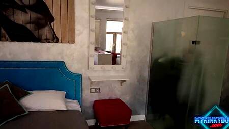 Нефорша катается на скейте и занимается жарким сексом