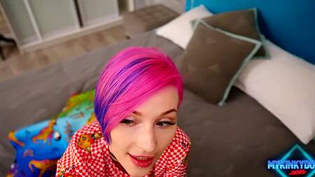 Нефорша катается на скейте и занимается жарким сексом