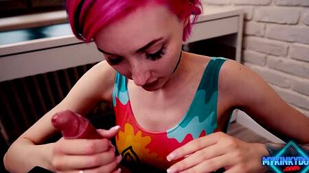 Девка, хватит играть, пора сосать мой твердый хуй