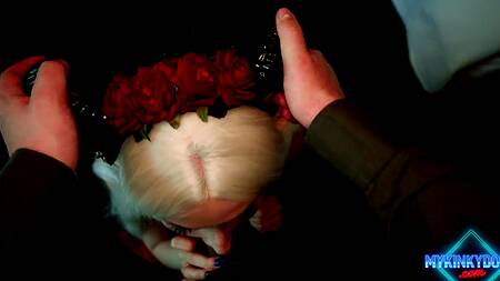 Косплеерша после комик-кона сосет член в гостинице