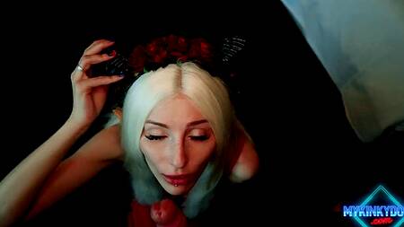 Косплеерша после комик-кона сосет член в гостинице