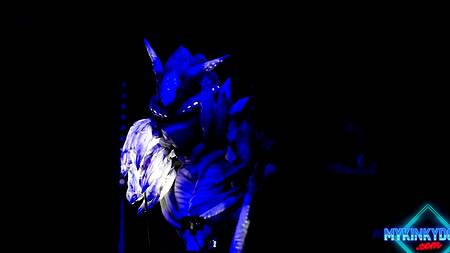 Косплеерша после комик-кона сосет член в гостинице