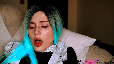 Пошлая первокурсница думает об учителе и мастурбирует