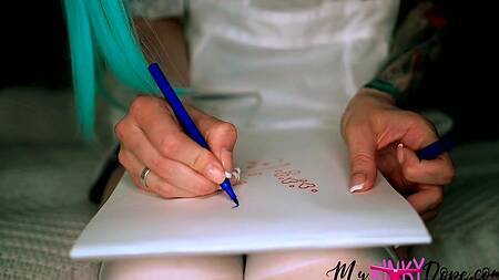 Пошлая первокурсница думает об учителе и мастурбирует