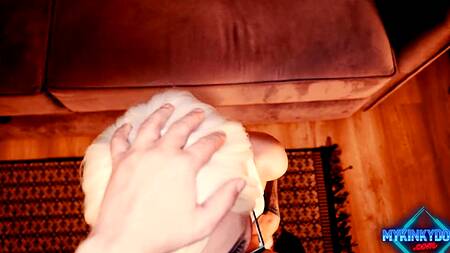 Офисный стиль идет красотке, она нереально развратно выглядит