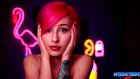 Офисный стиль идет красотке, она нереально развратно выглядит