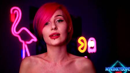 Офисный стиль идет красотке, она нереально развратно выглядит