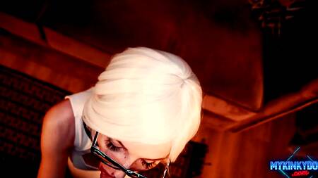 Офисный стиль идет красотке, она нереально развратно выглядит