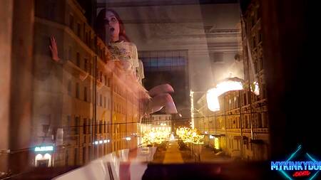 Рыжая красотка ублажает свои анальные фантазии