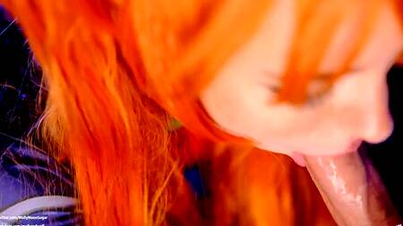 Косплей от рыжей красотки приводит к жаркой ебли