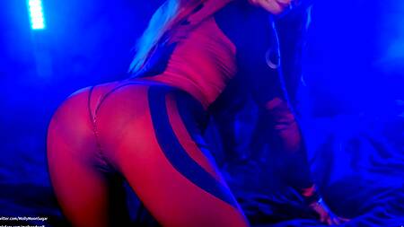 Косплей от рыжей красотки приводит к жаркой ебли