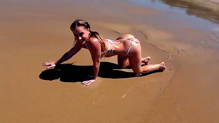 Пойдем на пляж и там ты меня жестко отжаришь в жопу