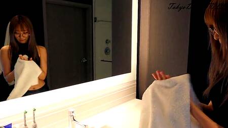 Милая азиатка выпила чай и жарко трахнулась с другом