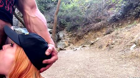 Справа водопад, а слева моя мокрая пизда - девка проводит экскурсию