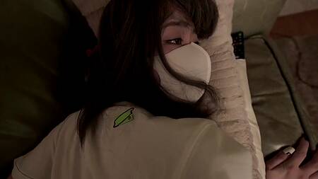 Милая японка после свидания встает раком и спускает трусики