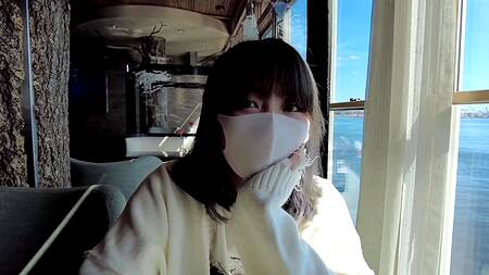 Милая японка после свидания встает раком и спускает трусики