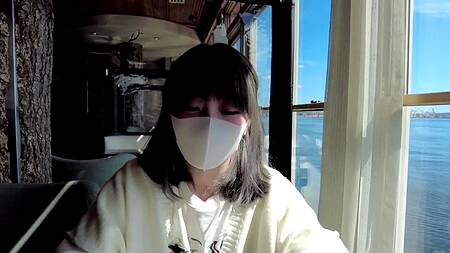 Милая японка после свидания встает раком и спускает трусики