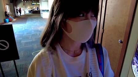 Милая японка после свидания встает раком и спускает трусики