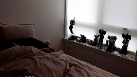 Миленькая азиатка в маске не может отказаться от секса