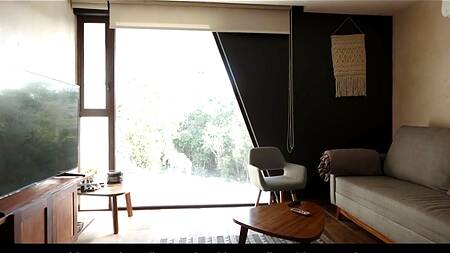 Красивая азиатка жарко трахается на отдыхе