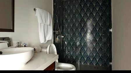 Красивая азиатка жарко трахается на отдыхе