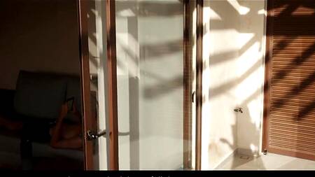 Красивая азиатка жарко трахается на отдыхе