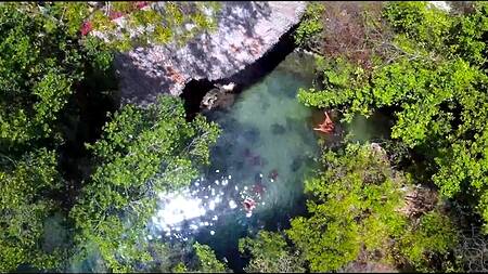 Лижет очко красотки раком и трахает её в киску