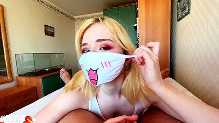 Милашка анимешница соблазняет сводного братика