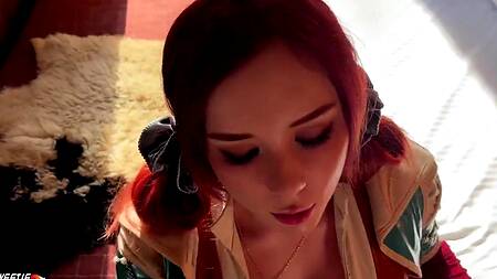 Рыжая девушка пиратка в порту жарко трахается с парнем