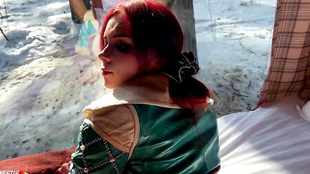 Рыжая девушка пиратка в порту жарко трахается с парнем