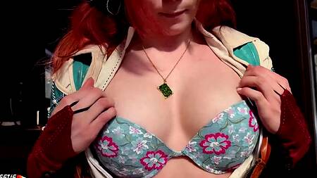 Рыжая девушка пиратка в порту жарко трахается с парнем