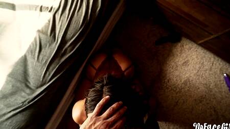 У красотки идеальное тело и развратные желания