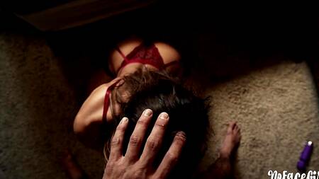 У красотки идеальное тело и развратные желания